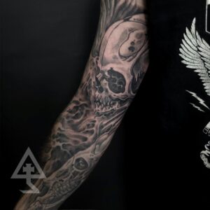 Tattoo tatouage Crâne Biomechanic biomecanique Giger